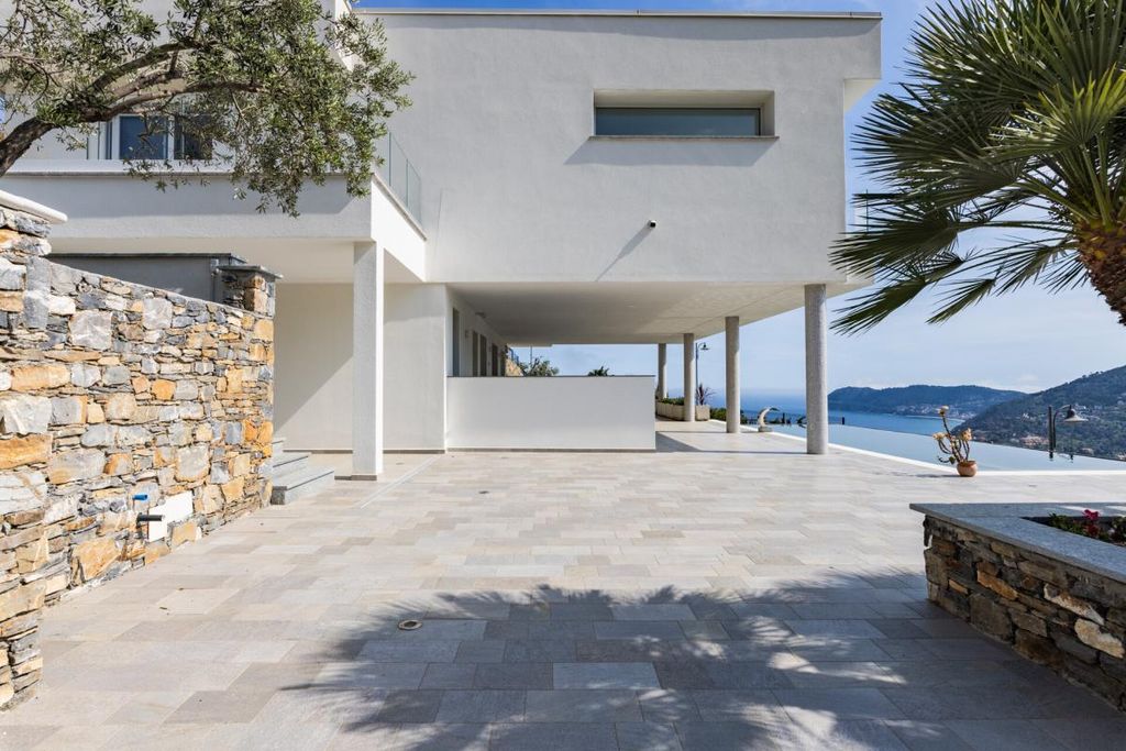 Property photo 2 of 31