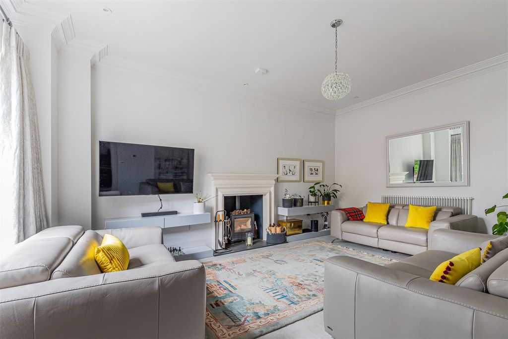 Property photo 2 of 30 Llandaff Place 10-25.Jpg