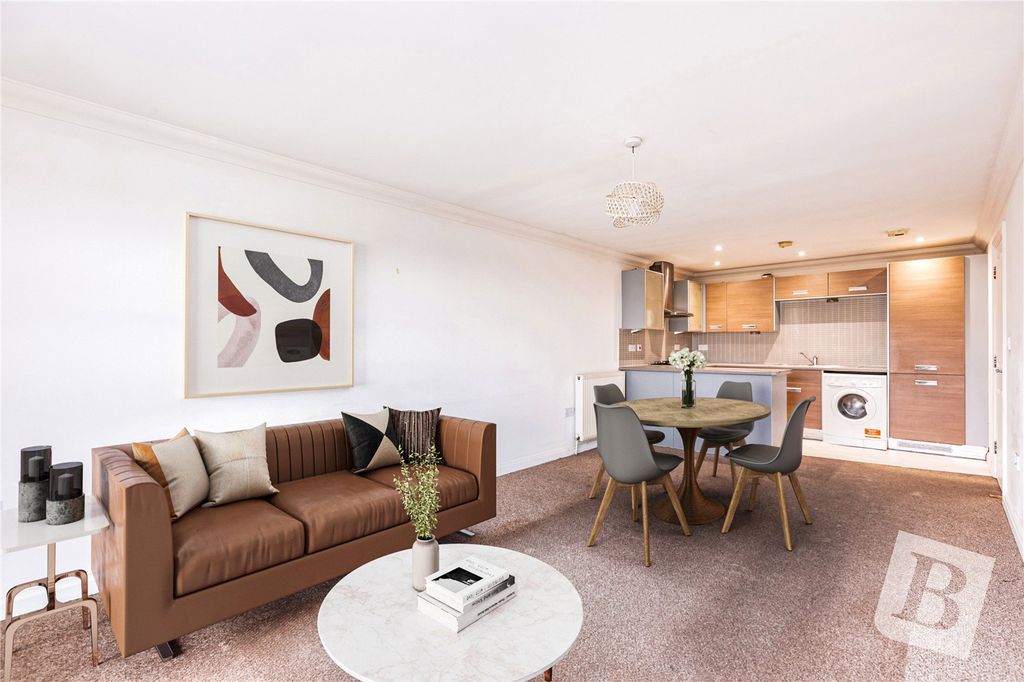 Property photo 2 of 7 Living / Kitchen