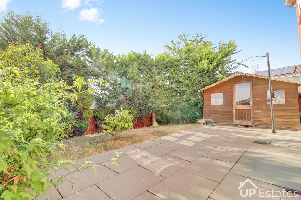 Property photo 3 of 28