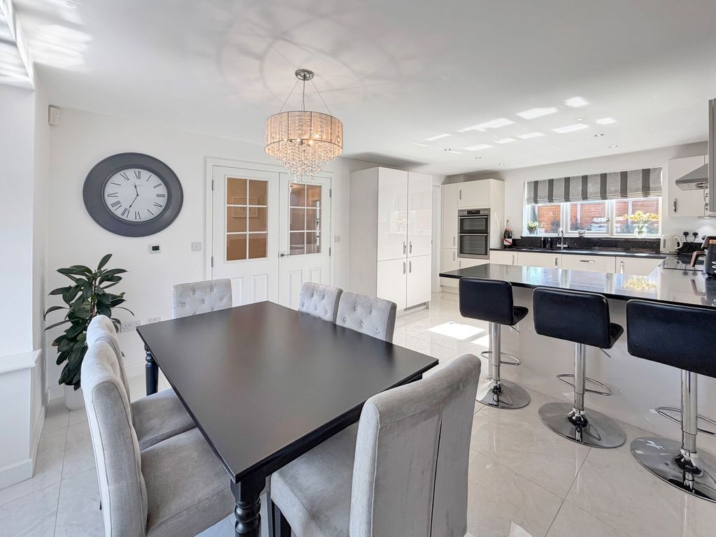 Property photo 3 of 26