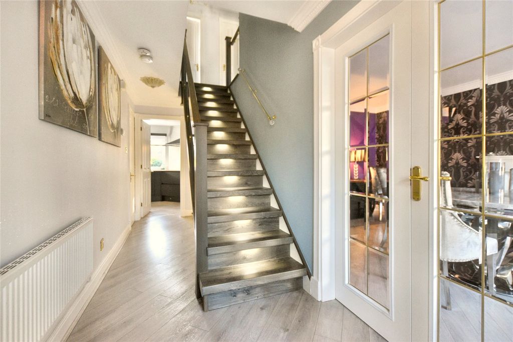 Property photo 2 of 27 Picture No. 48