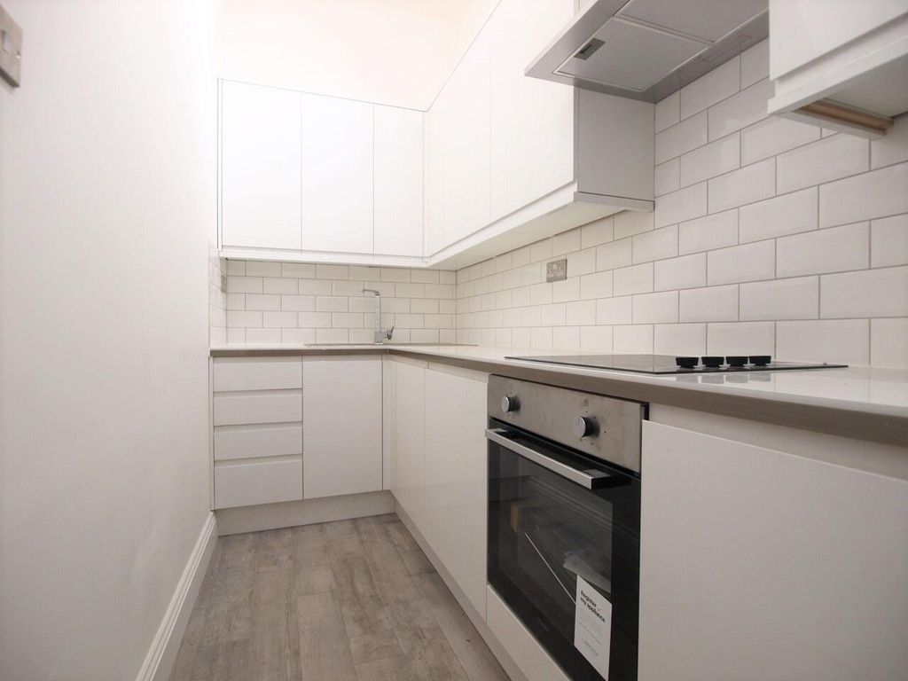 Property photo 3 of 6 Kitchen
