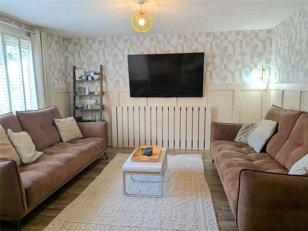 Property photo 2 of 14 Lounge