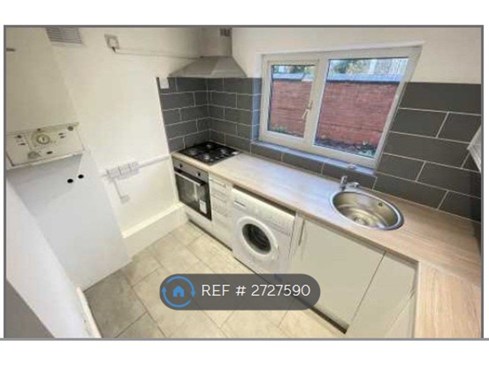 Property photo 3 of 5 Kitchen