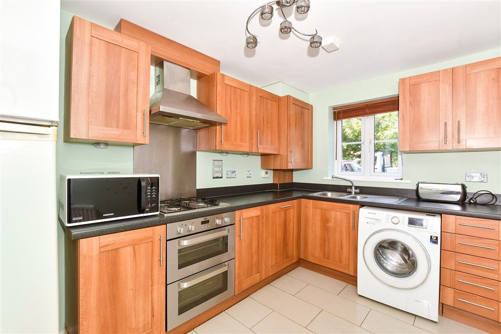 Property photo 3 of 11 Kitchen