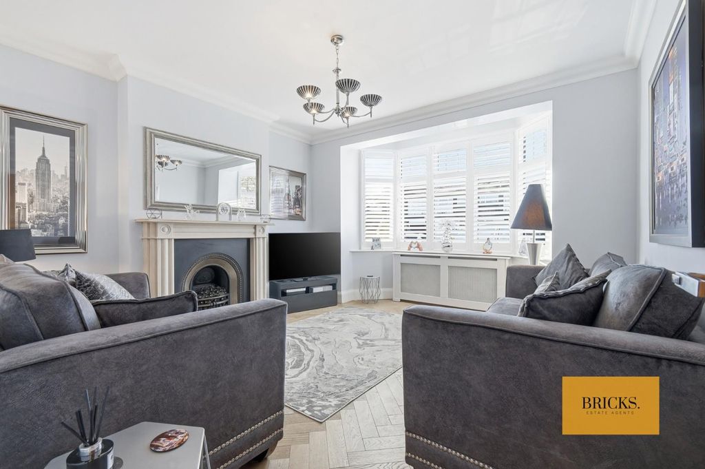 Property photo 3 of 41