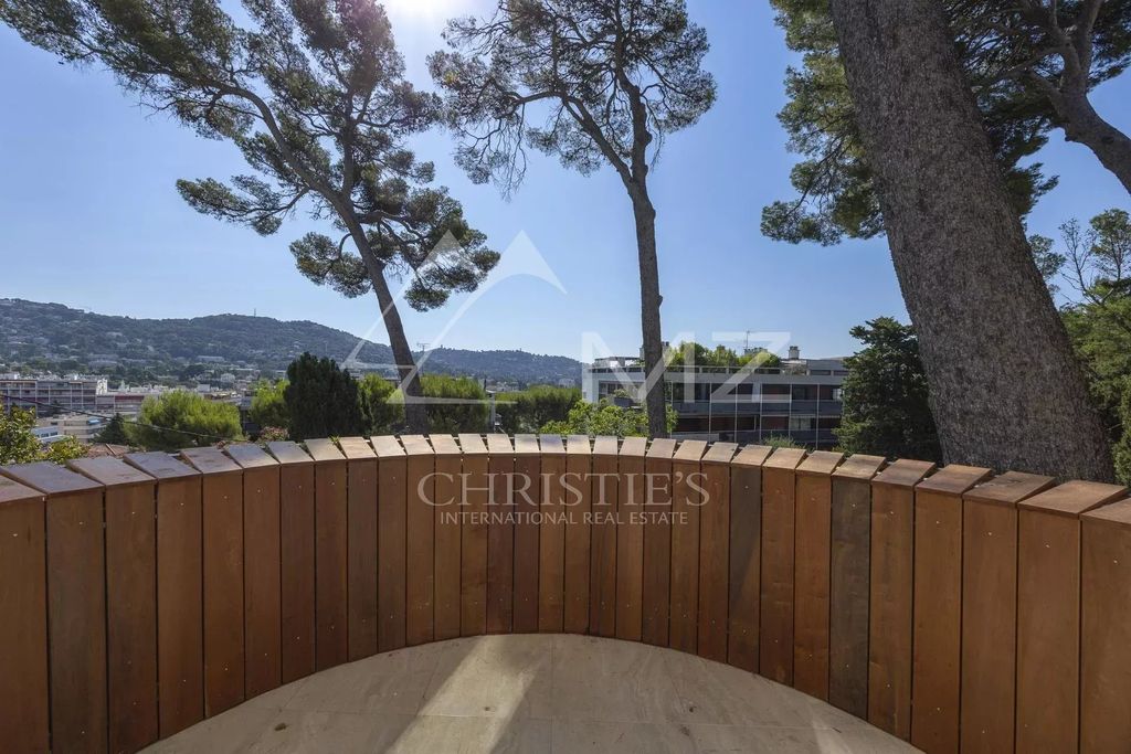 Property photo 1 of 16 Le Cannet Europe Stunning Volumes For This Apartment