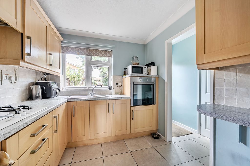 Property photo 3 of 12 Kitchen