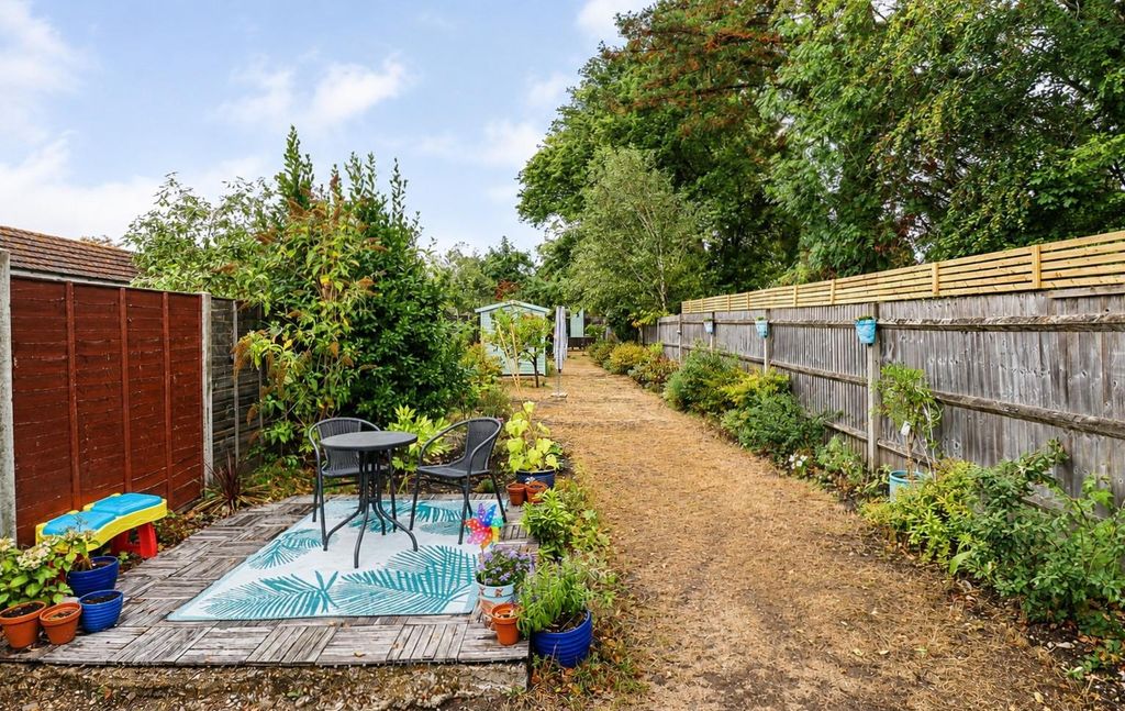 Property photo 2 of 19 Garden