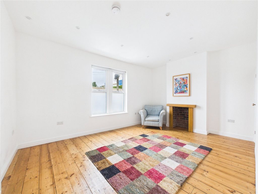 Property photo 1 of 10 Picture No. 18