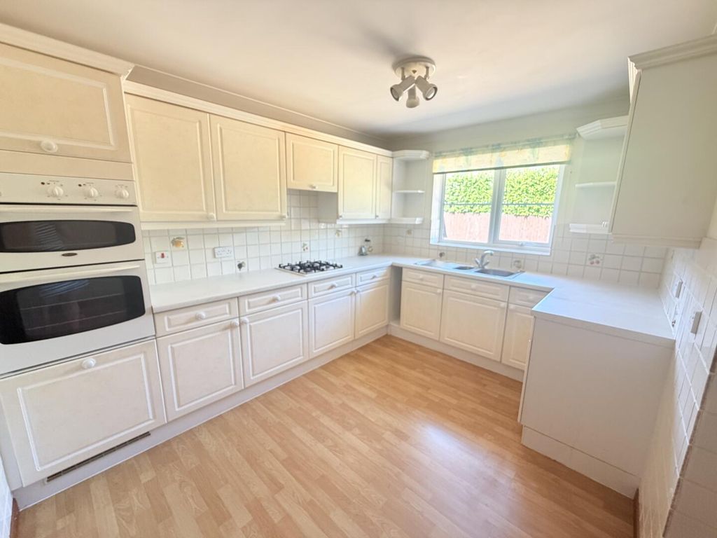 Property photo 3 of 11 Kitchen