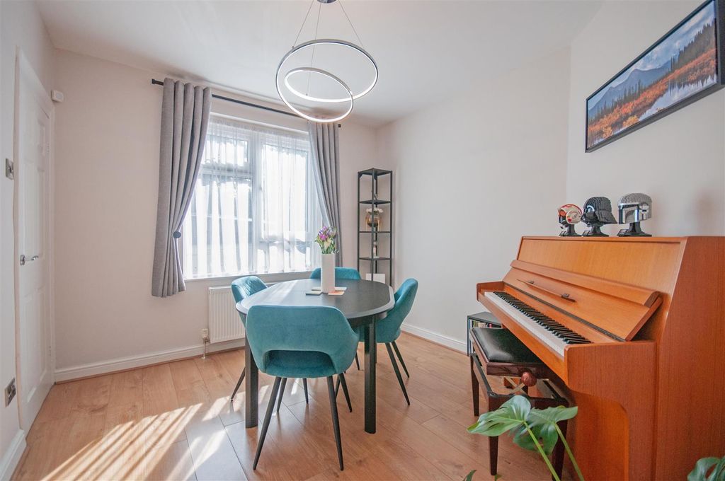 Property photo 3 of 16 Dr2.Jpg