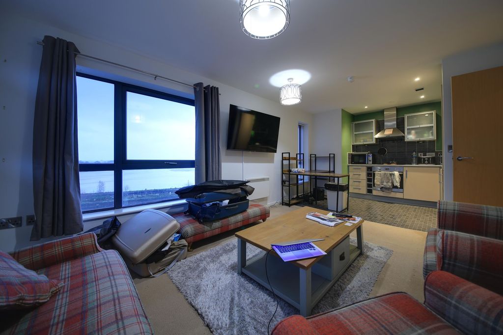 Property photo 3 of 16 Lounge