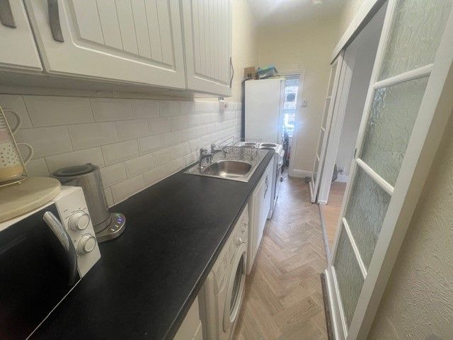 Property photo 3 of 6 Kitchen