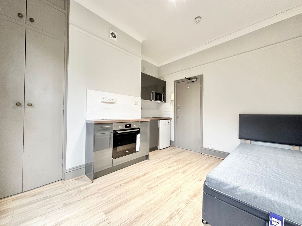 Property photo 1 of 8 Lyncroft House, Nw6