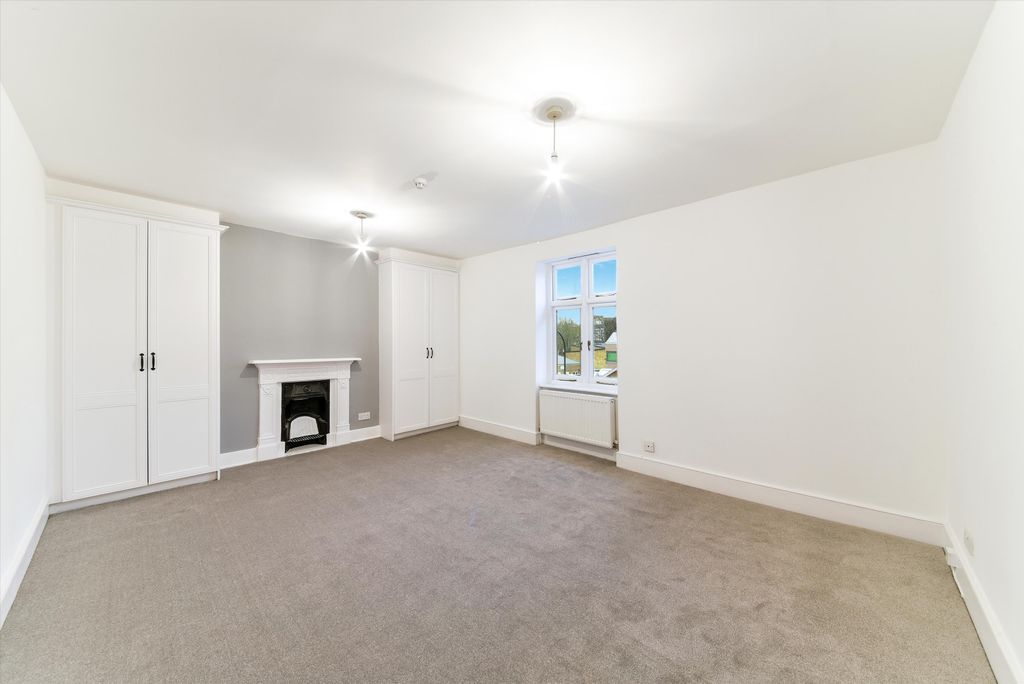 Property photo 2 of 8 Image