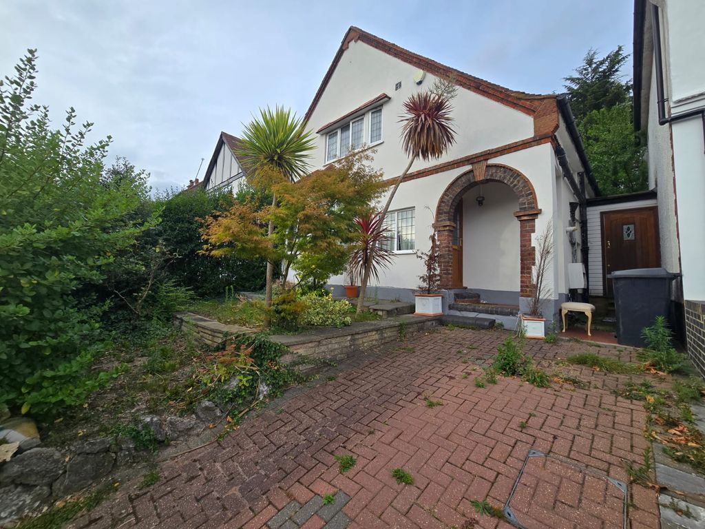 Property photo 1 of 11 3 Bed Detached House