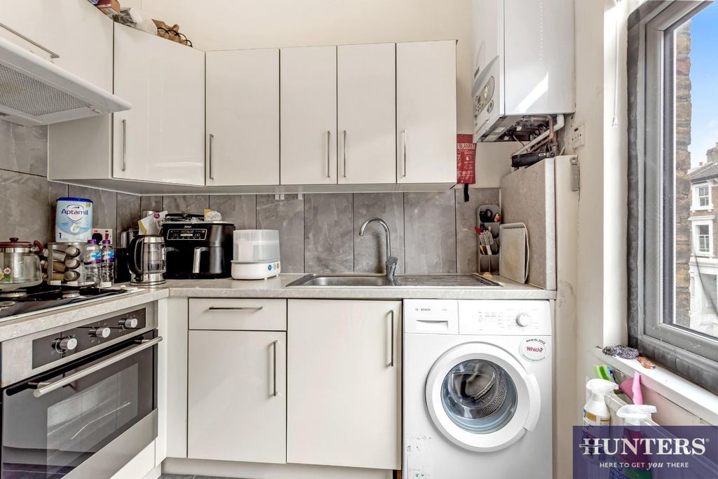 Property photo 3 of 6 Kitchen