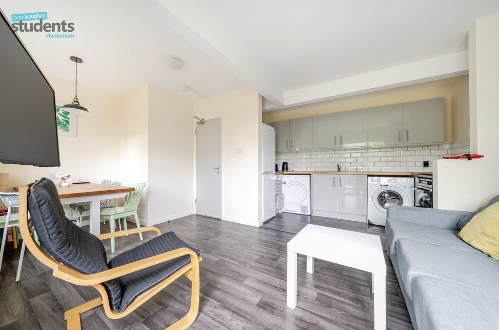 Property photo 1 of 13 2B6333Ff-6130-4d1...
