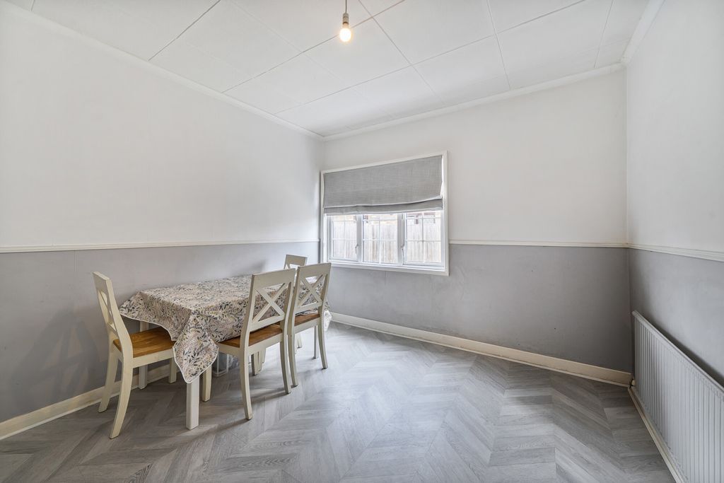 Property photo 3 of 11 1-6A73564Ec0410-1...