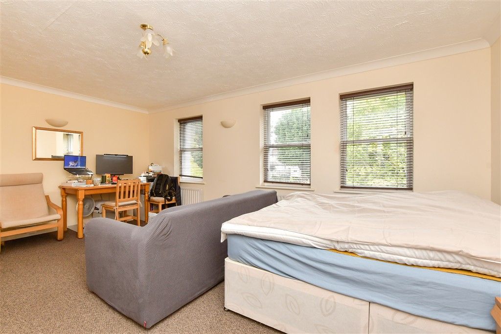 Property photo 3 of 10 Studio Room