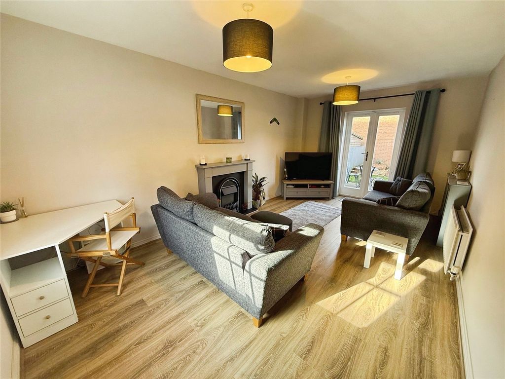 Property photo 2 of 20 Lounge