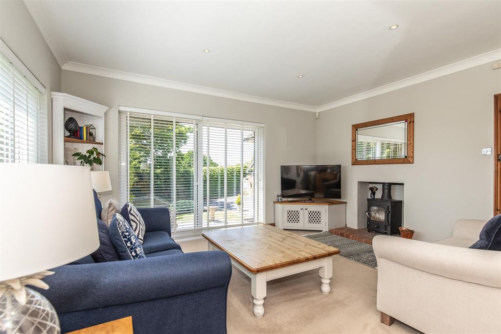 Property photo 3 of 25