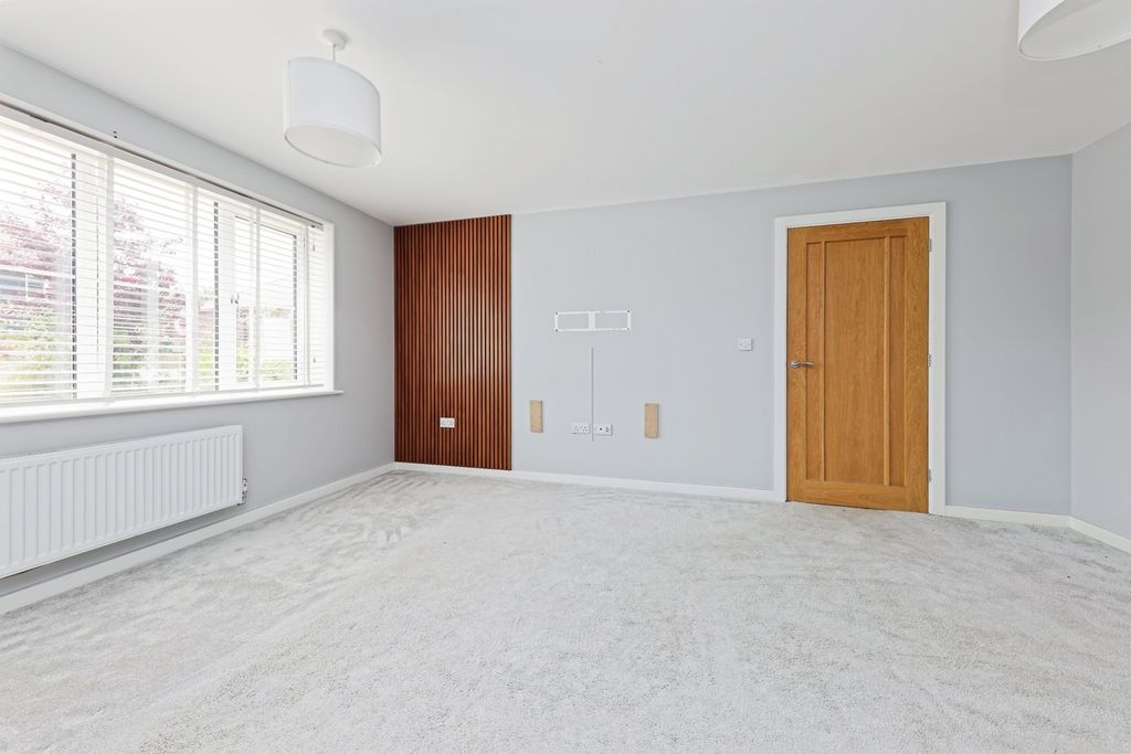 Property photo 3 of 17 Photo