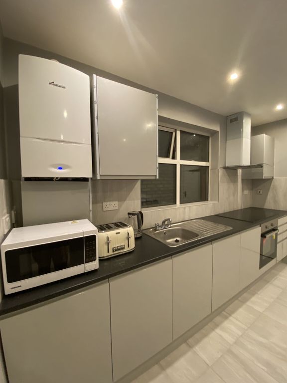 Property photo 3 of 7 Kitchen 1
