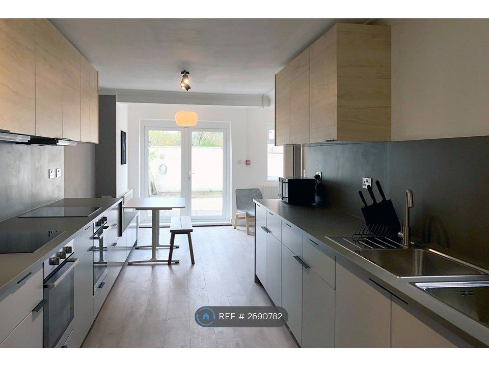 Property photo 3 of 6