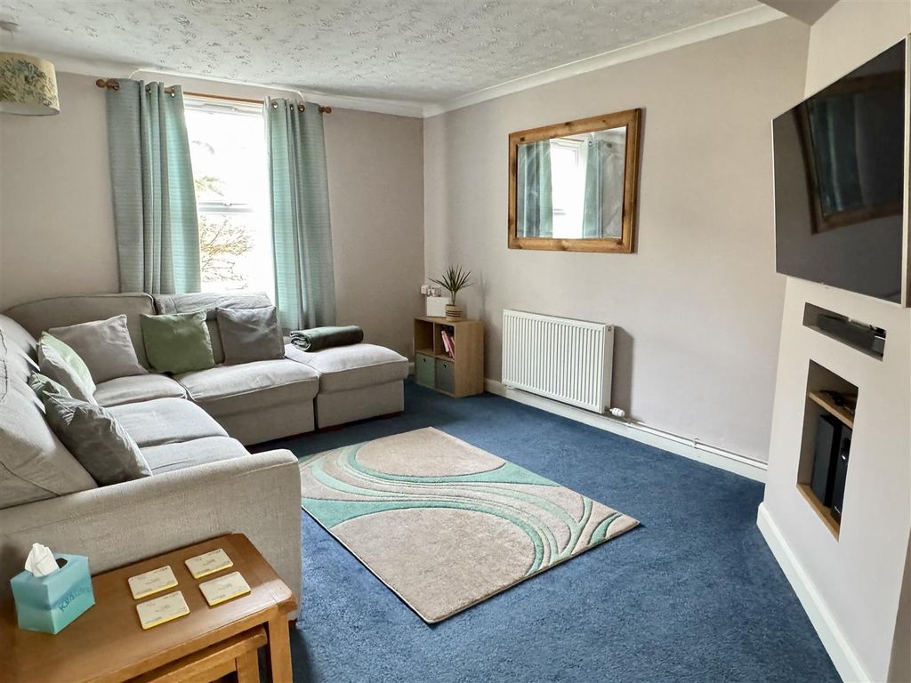 Property photo 3 of 23 Lounge/Diner