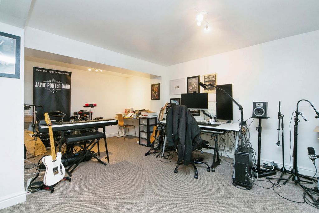 Property photo 3 of 18 Photography