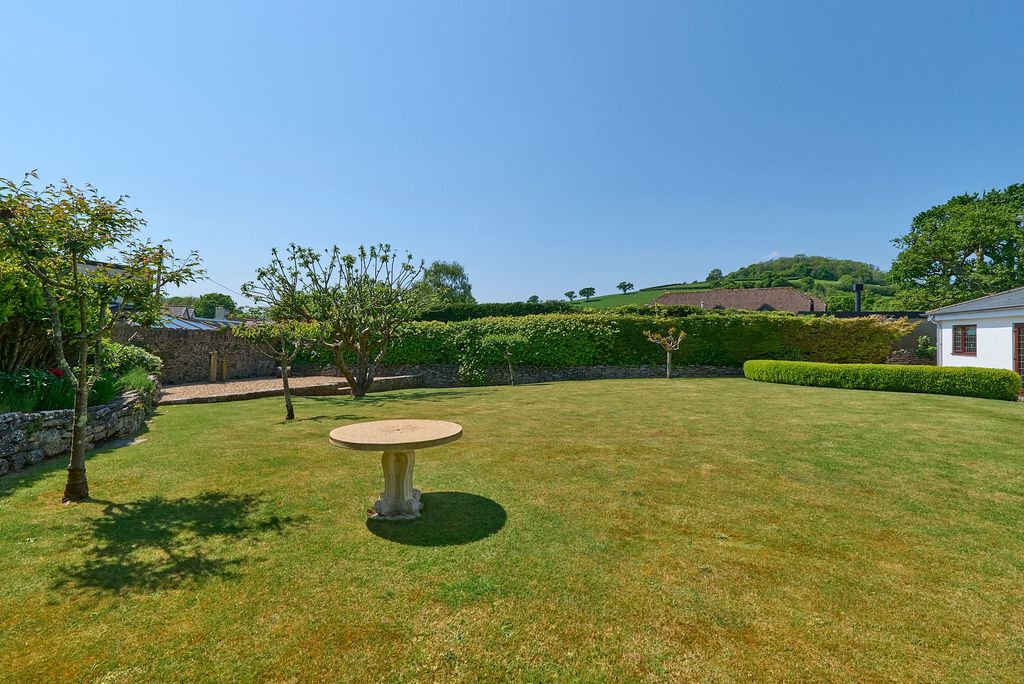 Property photo 2 of 30