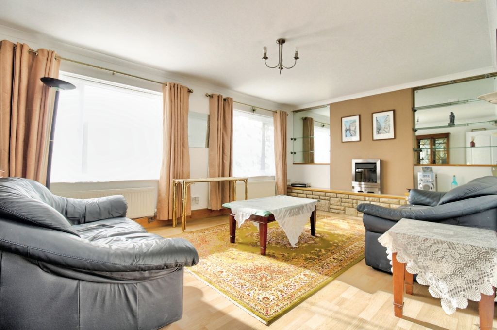 Property photo 2 of 19 Picture No. 05