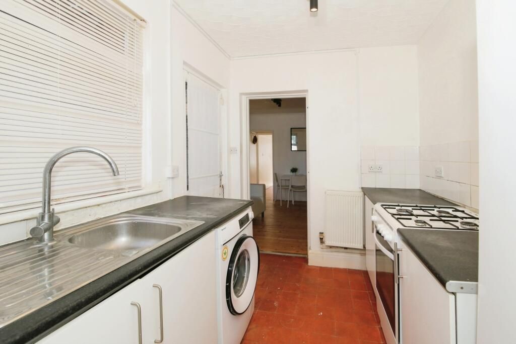 Property photo 2 of 8 Kitchen