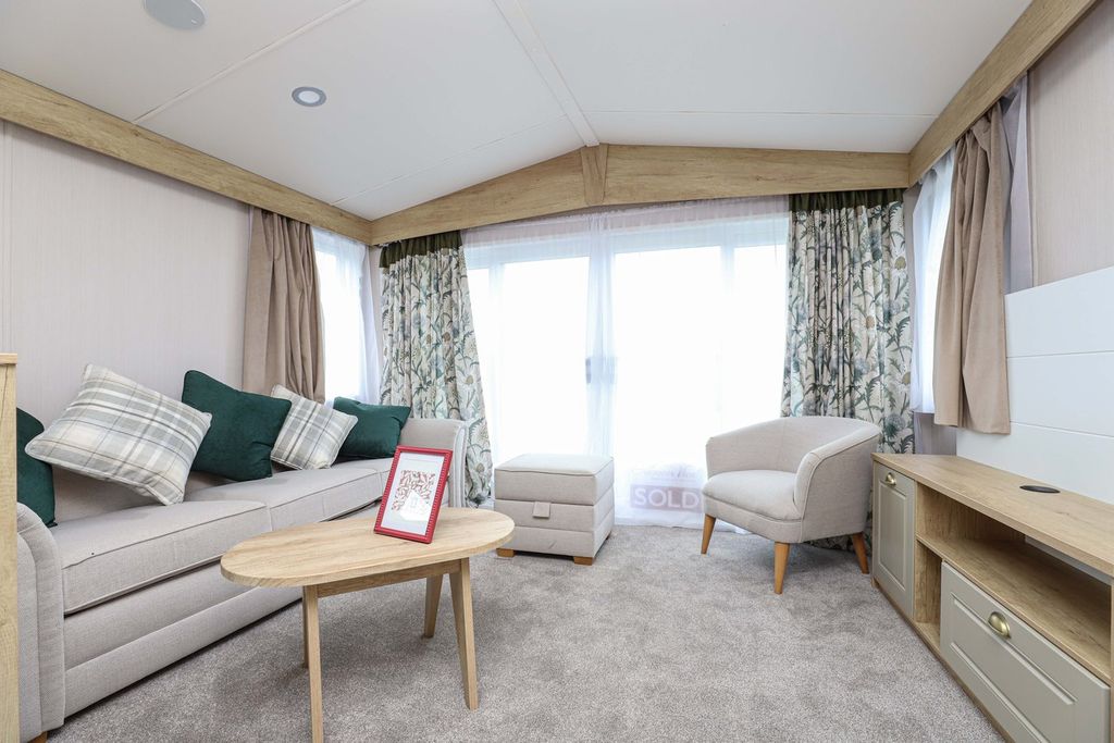 Property photo 3 of 10 Open Plan Living