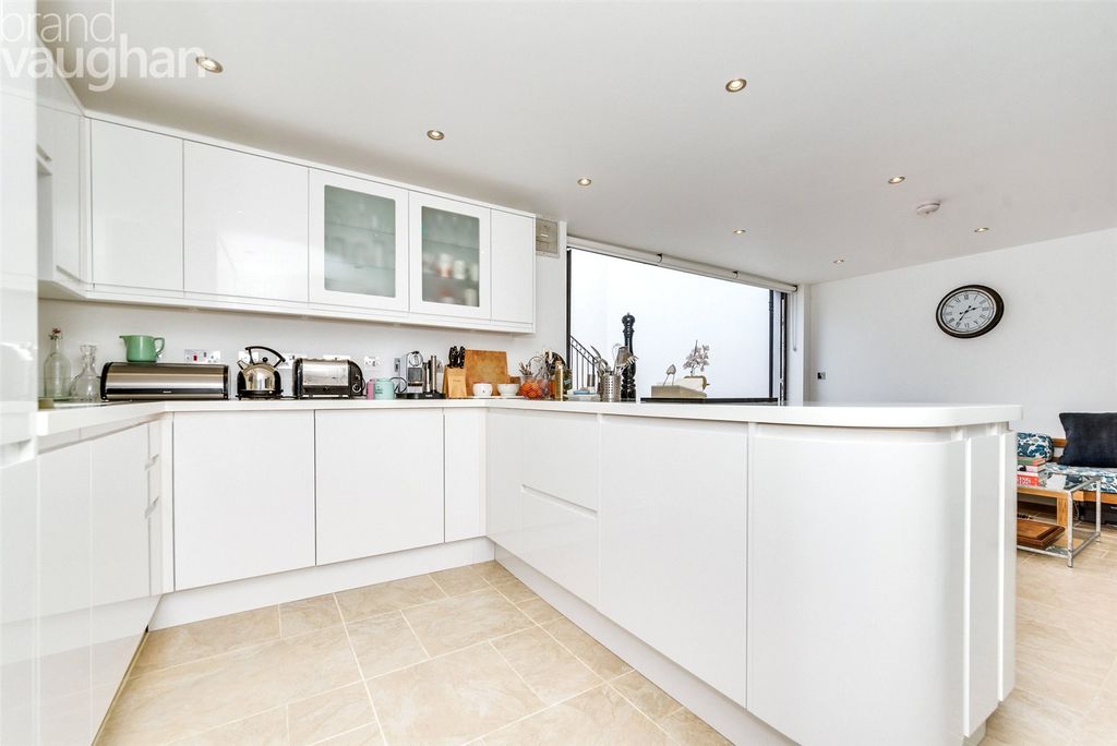 Property photo 2 of 12 Kitchen