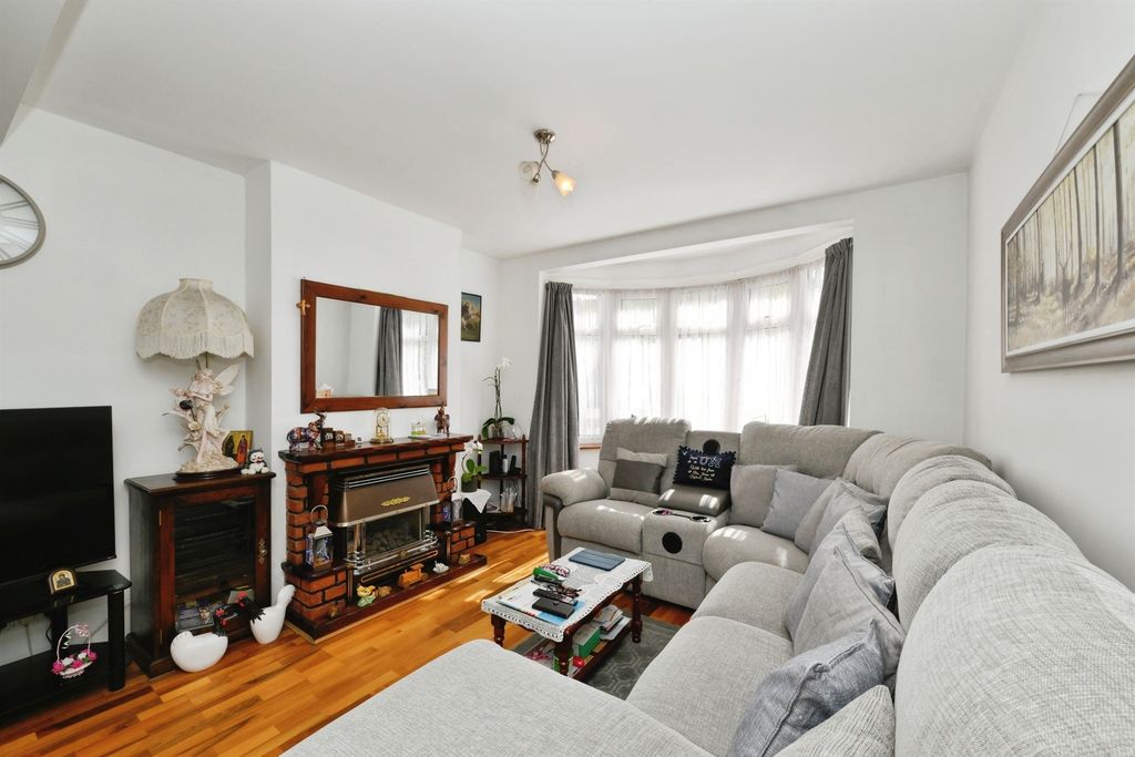 Property photo 2 of 20