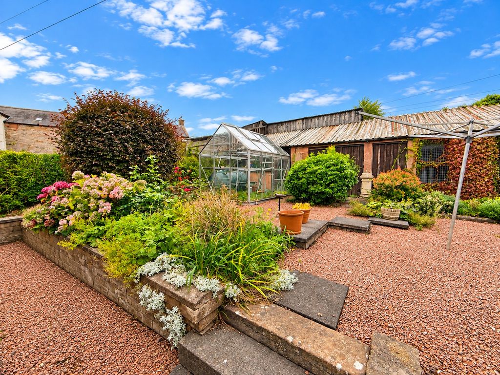 Property photo 3 of 31