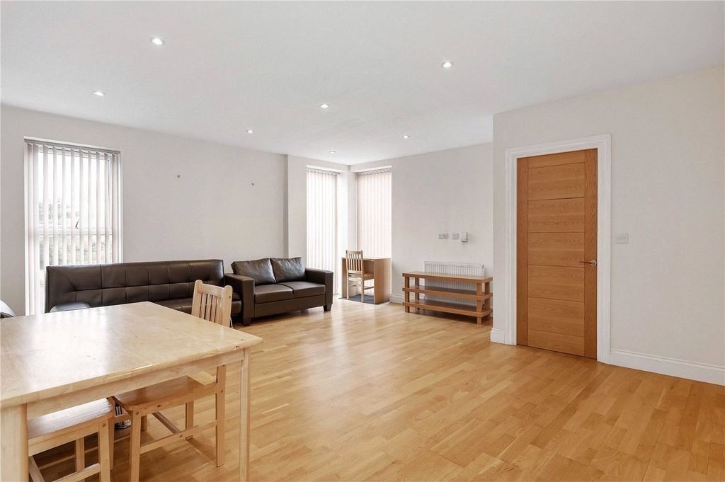 Property photo 2 of 13 Picture No. 17