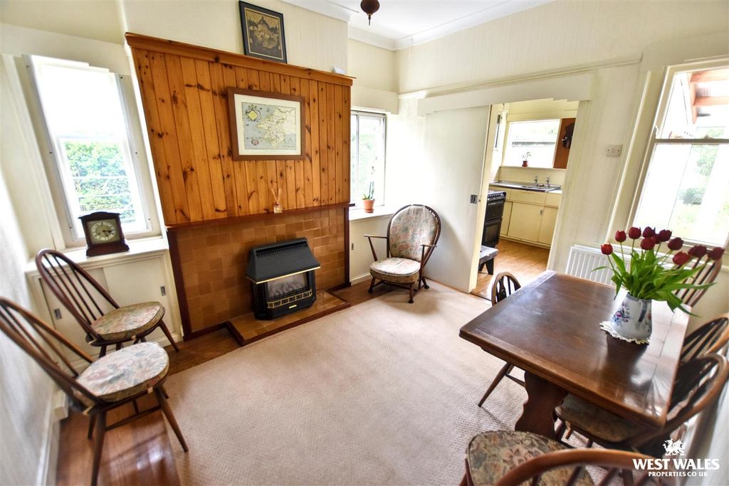 Property photo 3 of 32 28 (2).Jpg
