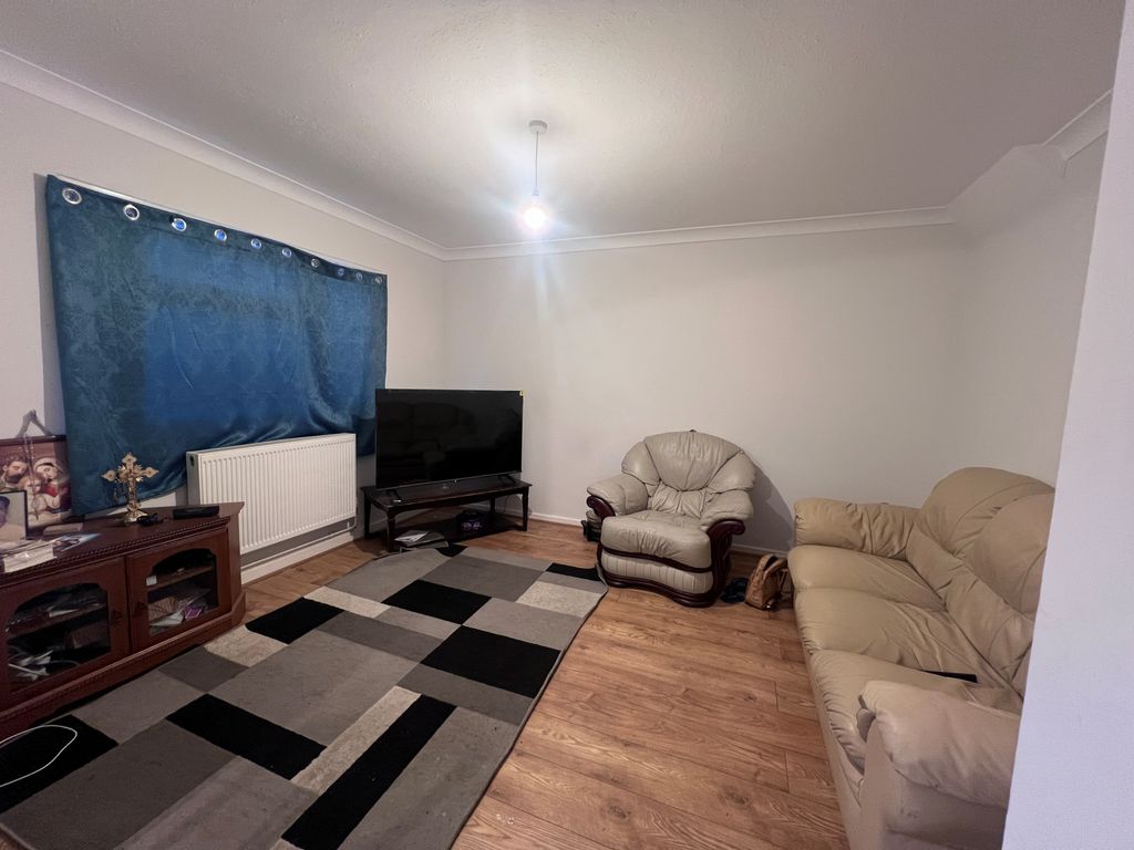 Property photo 2 of 11 Front