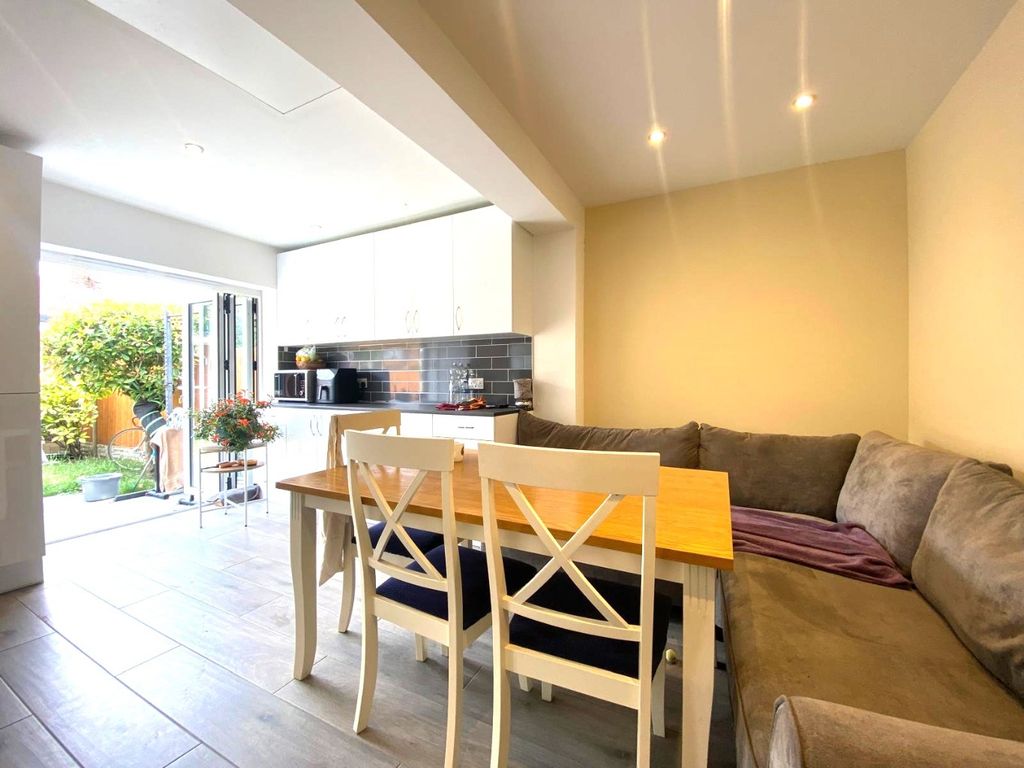 Property photo 2 of 17 4391882
