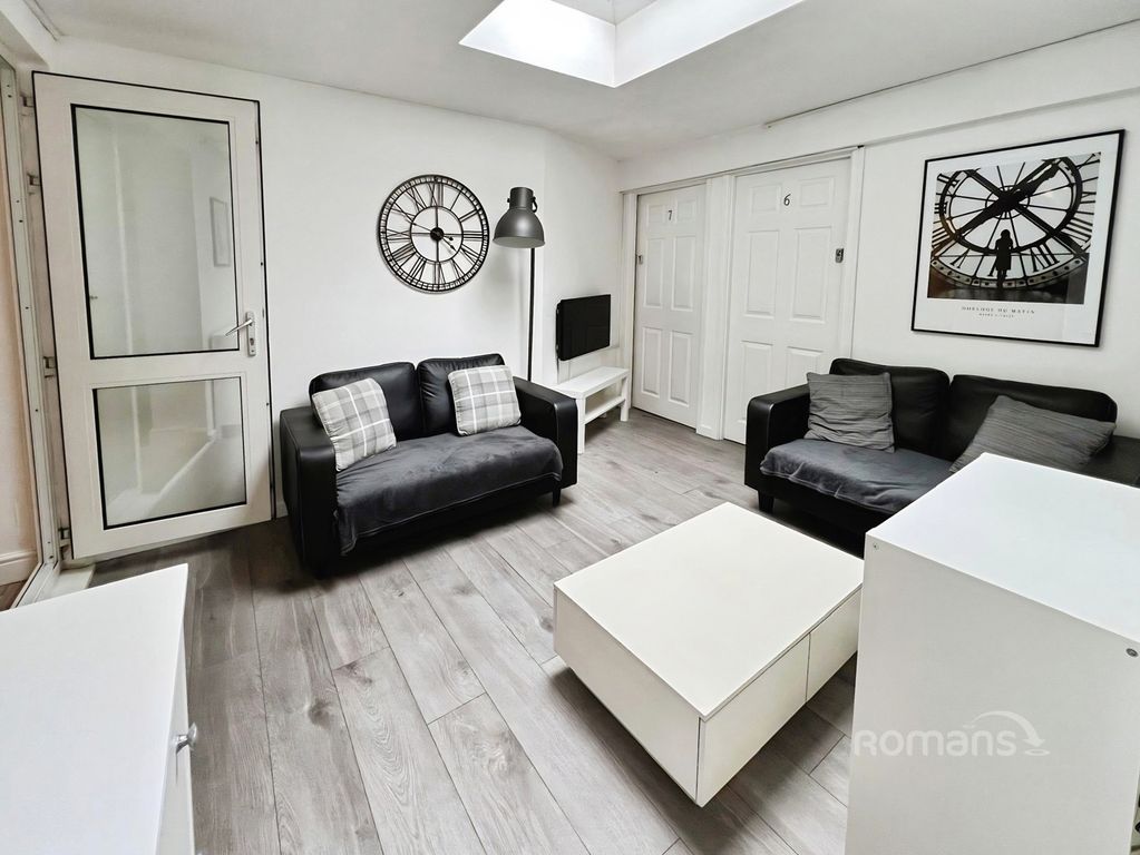 Property photo 2 of 8 Pbox-Img.Jpg