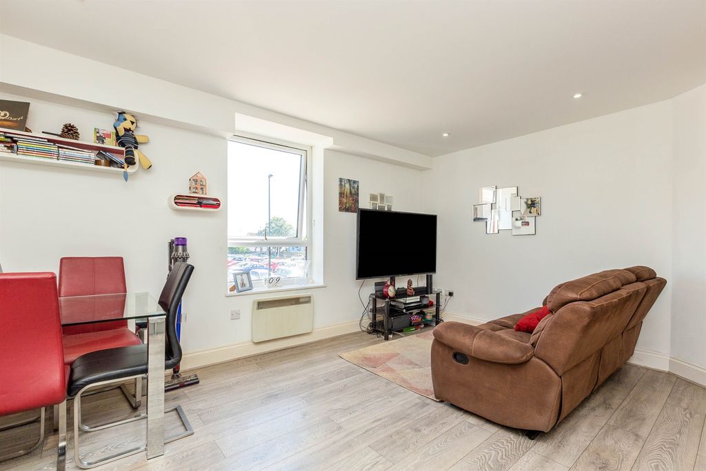 Property photo 3 of 8