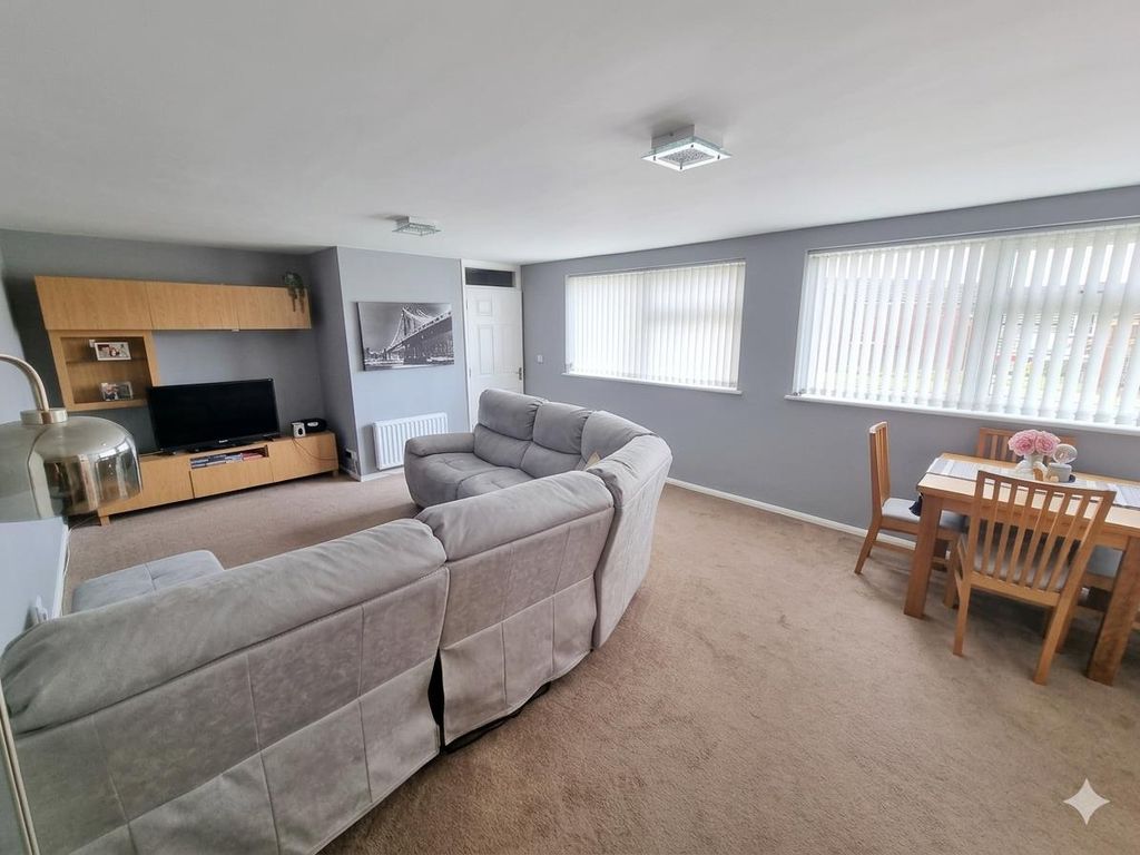 Property photo 3 of 10 Living Room