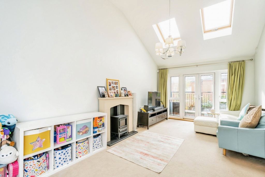 Property photo 3 of 17 Photo