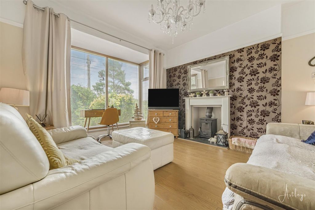 Property photo 3 of 25 Lounge