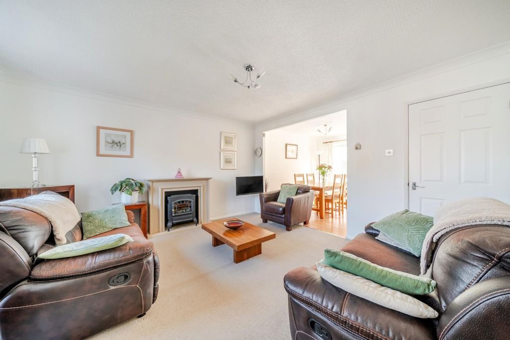 Property photo 3 of 19 Lounge.Jpg